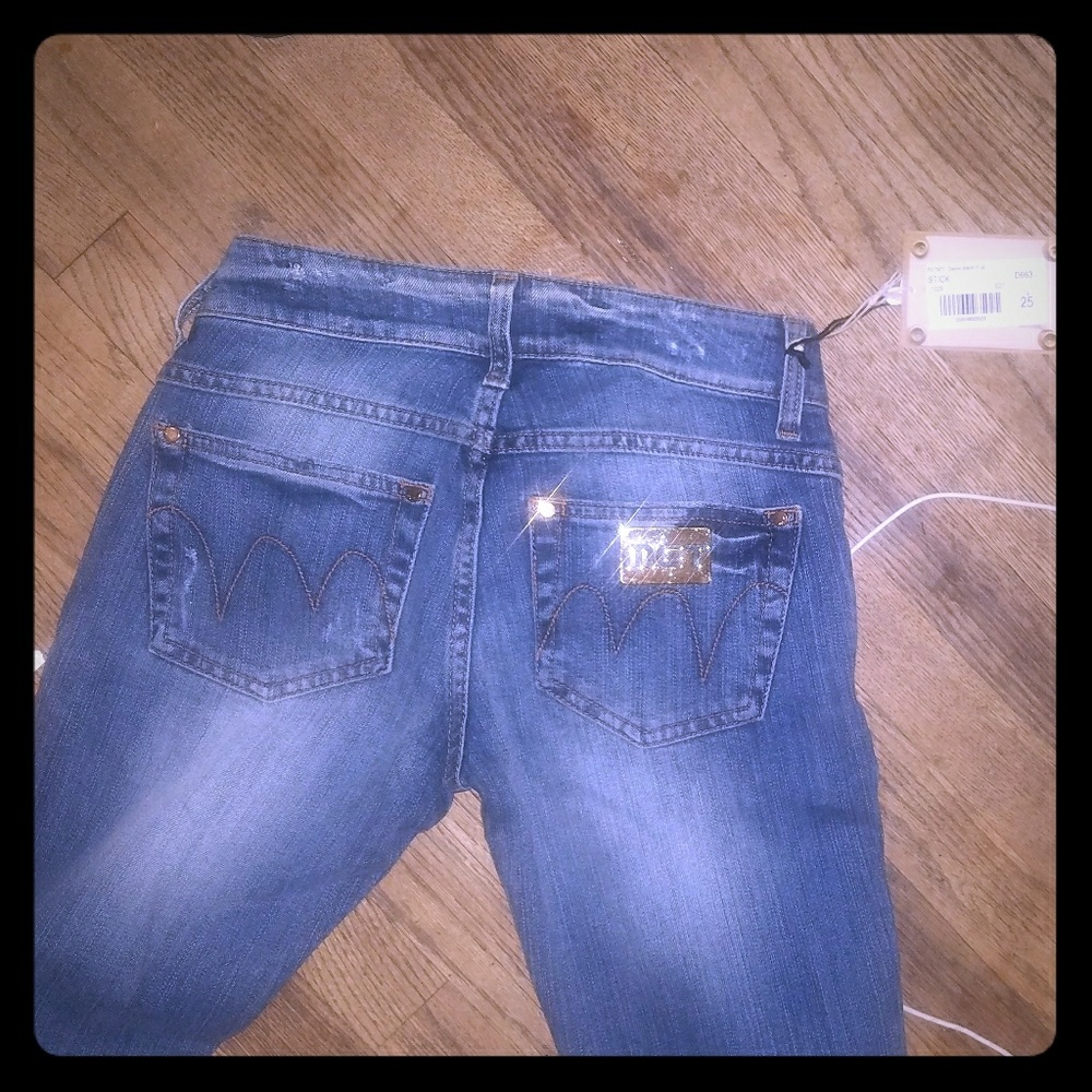 M E T Jeans